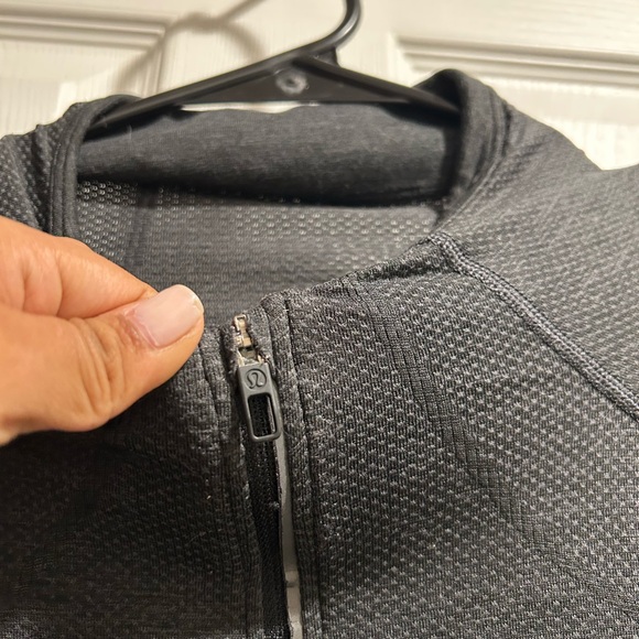 lululemon athletica Men's vent tech Half-Zip Pullover in Charcoal Black - Picture 5 of 7